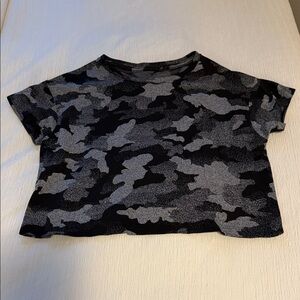 Women’s LuluLemon Camo Tee in Black and Gray- Size S